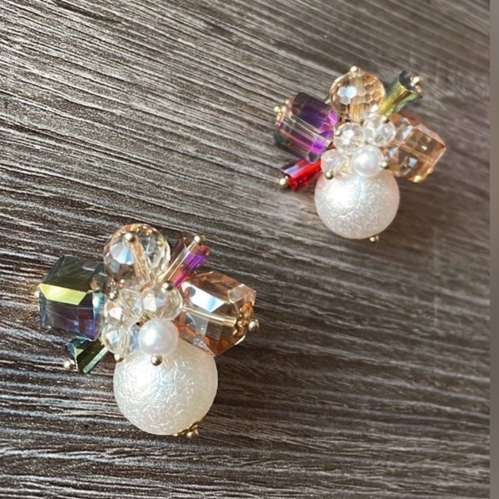 Bohemian pearl stud N302 - Picture 2 of 3